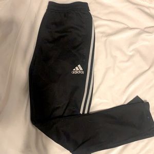 ADIDDAS joggers with quainter sip pant legs size L